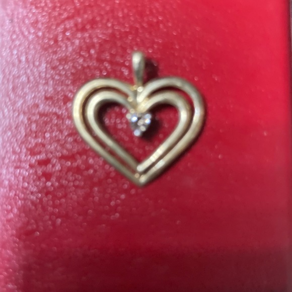 Valentines 💌 - 10k gold heart Charm with diamond - Picture 3 of 7